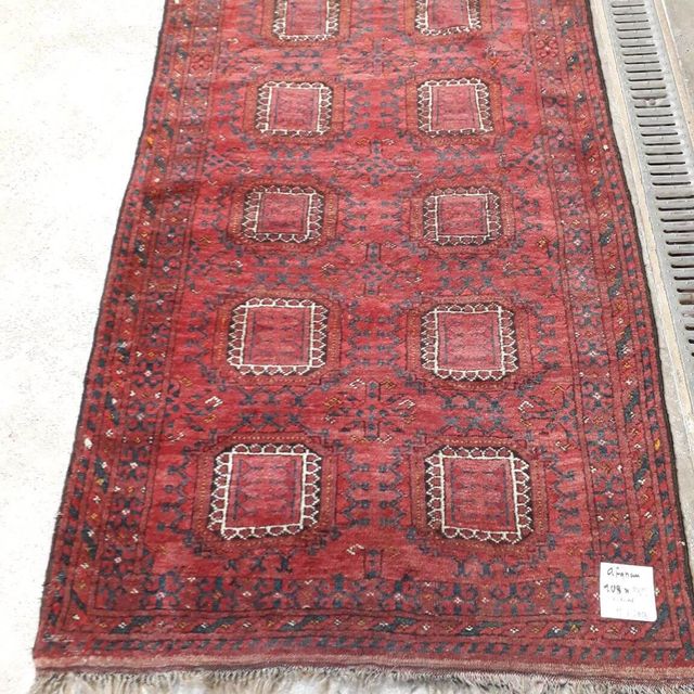 roter antiker Orientteppich